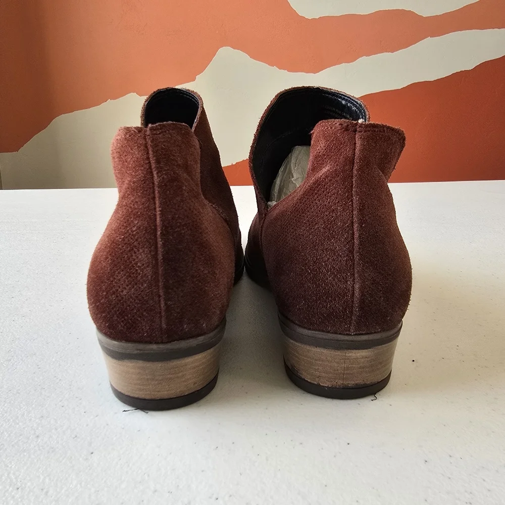 Crevo Womens Leighton Boot Size 9 Red Suede Bootie Block Heel Boho Distressed‎